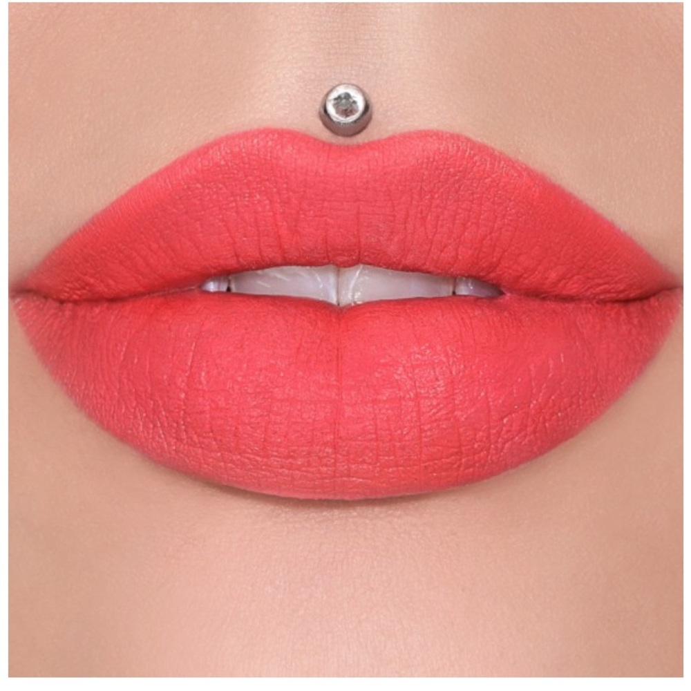 SALE✨NEW💫 JEFFREE STAR COSMETICS
Velvet Trap Lipstick (WATERMELON SODA)